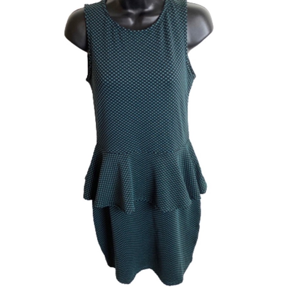 Isle NWT sleeveless black/green dress size small